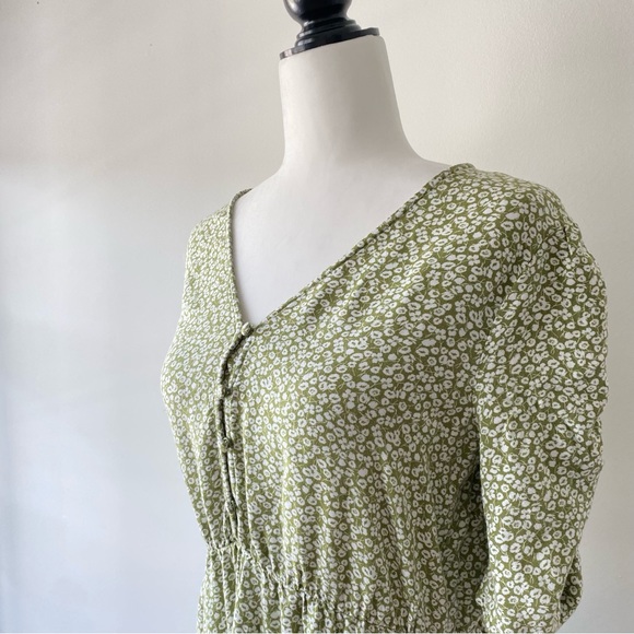 Cottage Button Dress - Picture 3 of 11